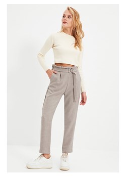trendyol Spodnie w kolorze szarym ze sklepu Limango Polska w kategorii Spodnie damskie - zdjęcie 164545050