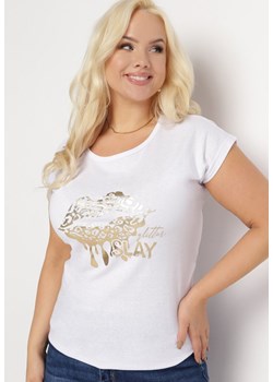 Biały T-shirt z Metalicznym Złotym Nadrukiem Slay Khaji ze sklepu Born2be Odzież w kategorii Bluzki damskie - zdjęcie 164562980