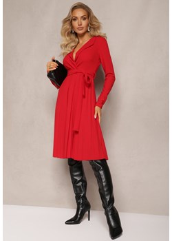 Czerwona Plisowana Midi Sukienka z Kopertowym Dekoltem i Paskiem Materiałowym w Talii Keviana ze sklepu Renee odzież w kategorii Sukienki - zdjęcie 164575123