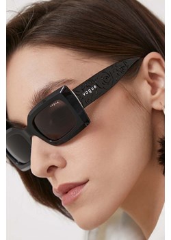 VOGUE okulary przeciwsłoneczne damskie kolor czarny 0VO5526S ze sklepu ANSWEAR.com w kategorii Okulary przeciwsłoneczne damskie - zdjęcie 164691900