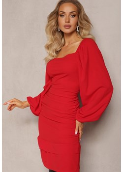 Czerwona Dopasowana Sukienka z Kwadratowym Dekoltem i Falbanką Arozza ze sklepu Renee odzież w kategorii Sukienki - zdjęcie 164717921