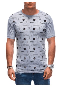 T-shirt męski z nadrukiem 1916S - szary ze sklepu Edoti w kategorii T-shirty męskie - zdjęcie 164729840