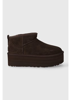 UGG śniegowce zamszowe Classic Ultra Mini Platform kolor brązowy 1135092 ze sklepu PRM w kategorii Śniegowce damskie - zdjęcie 164737453