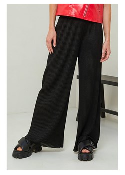 Joséfine Spodnie w kolorze czarnym ze sklepu Limango Polska w kategorii Spodnie damskie - zdjęcie 164746514