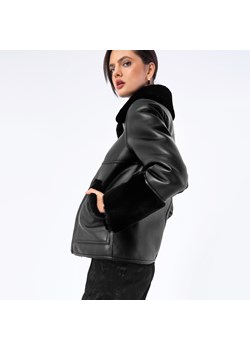 Damska kurtka z ekoskóry podszyta sztucznym futerkiem czarna ze sklepu WITTCHEN w kategorii Kurtki damskie - zdjęcie 164799754