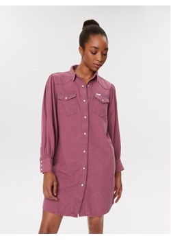 Wrangler Sukienka jeansowa 112346214 Różowy Regular Fit ze sklepu MODIVO w kategorii Sukienki - zdjęcie 164808643