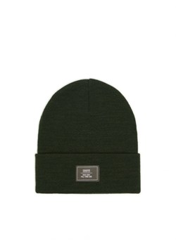 Cropp - Zielona czapka beanie z naszywką - zielony ze sklepu Cropp w kategorii Czapki zimowe męskie - zdjęcie 164811460