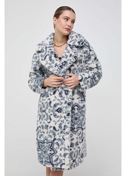 Guess płaszcz damski kolor beżowy przejściowy oversize ze sklepu ANSWEAR.com w kategorii Płaszcze damskie - zdjęcie 164877872