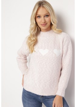 Jasnoróżowy Puchaty Sweter w Serca Biostia ze sklepu Born2be Odzież w kategorii Swetry damskie - zdjęcie 164881533