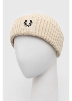 Fred Perry czapka bawełniana kolor beżowy bawełniana C6151.T04 ze sklepu PRM w kategorii Czapki zimowe damskie - zdjęcie 164882802