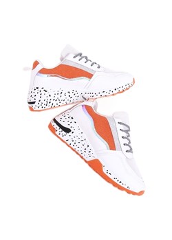 Buty sportowe damskie Milano Orange białe ze sklepu ButyModne.pl w kategorii Trampki damskie - zdjęcie 164906010