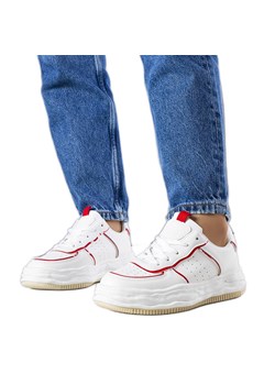 Białe sneakersy z czerwonymi wstawkami Nettie ze sklepu ButyModne.pl w kategorii Buty sportowe damskie - zdjęcie 164911621