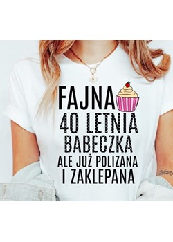 koszulka na 40 urodziny FAJNA 40 LETNIA BABECZKA BIAŁA ze sklepu Time For Fashion w kategorii Bluzki damskie - zdjęcie 164922891