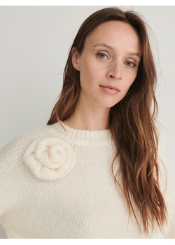 Reserved - Sweter z różą - kremowy ze sklepu Reserved w kategorii Swetry damskie - zdjęcie 164923952