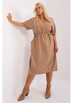 Camelowa sukienka damska plus size z kieszeniami ZULUNA ze sklepu 5.10.15 w kategorii Sukienki - zdjęcie 164943040