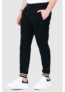 GUESS Czarne męskie spodnie dresowe, Wybierz rozmiar L ze sklepu outfit.pl w kategorii Spodnie męskie - zdjęcie 165009134