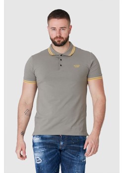 GUESS Khaki koszulka polo z wyszywanym logo, Wybierz rozmiar L ze sklepu outfit.pl w kategorii T-shirty męskie - zdjęcie 165010172