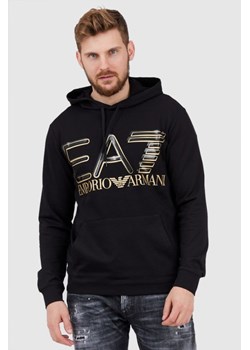 EA7 Czarna bluza męska z kapturem i złotym logo, Wybierz rozmiar M ze sklepu outfit.pl w kategorii Bluzy męskie - zdjęcie 165010703