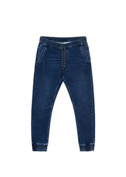 Cropp - Ciemnoniebieskie jeansowe joggery - surowy granatowy ze sklepu Cropp w kategorii Jeansy męskie - zdjęcie 165151642