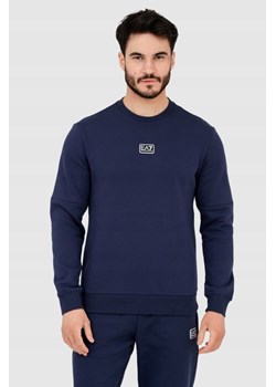 EA7 Granatowa bluza męska z naszywką z logo, Wybierz rozmiar XL ze sklepu outfit.pl w kategorii Bluzy męskie - zdjęcie 165152172