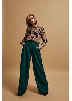 Spodnie z szerokimi nogawkami szmaragdowe ze sklepu Moodo.pl w kategorii Spodnie damskie - zdjęcie 165156224