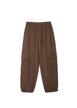 Cropp - Ciemnobrązowe spodnie cargo - zielony ze sklepu Cropp w kategorii Spodnie damskie - zdjęcie 165162022