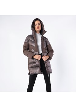 Damski płaszcz puchowy z łączonych materiałów z kapturem beżowy ze sklepu WITTCHEN w kategorii Płaszcze damskie - zdjęcie 165231600