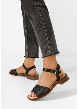 Czarne sandały na niskim słupku Yolanda ze sklepu Zapatos w kategorii Sandały damskie - zdjęcie 165297681