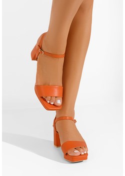 Pomarańczowe sandały na słupku Kaelyn ze sklepu Zapatos w kategorii Sandały damskie - zdjęcie 165298252