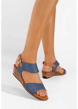 Granatowe sandały na niskim koturnie Azara ze sklepu Zapatos w kategorii Sandały damskie - zdjęcie 165298440