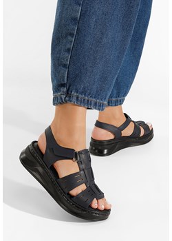 Granatowe sandały na platformie skórzane Maresa ze sklepu Zapatos w kategorii Sandały damskie - zdjęcie 165298641