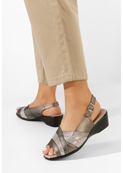 Brązowy sandały na niskim koturnie Nema ze sklepu Zapatos w kategorii Sandały damskie - zdjęcie 165299001
