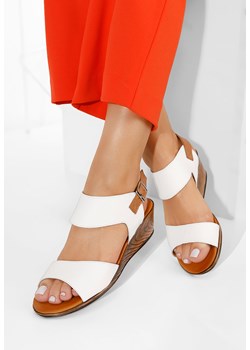 Białe sandały na niskim koturnie Azara ze sklepu Zapatos w kategorii Sandały damskie - zdjęcie 165299374