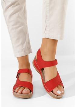 Czerwone sandały na niskim koturnie Nirah ze sklepu Zapatos w kategorii Sandały damskie - zdjęcie 165299682