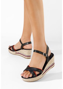 Czarne sandały na koturnie Mahira ze sklepu Zapatos w kategorii Sandały damskie - zdjęcie 165301014