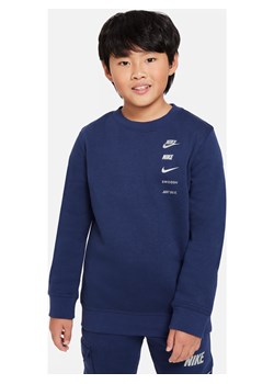 Dzianinowa bluza dresowa z półokrągłym dekoltem dla dużych dzieci (chłopców) Nike Sportswear Standard Issue - Niebieski ze sklepu Nike poland w kategorii Bluzy chłopięce - zdjęcie 165316820