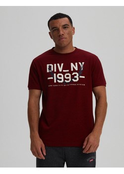 Koszulka NYC SIRO Czerwony Melanż M ze sklepu Diverse w kategorii T-shirty męskie - zdjęcie 165369283