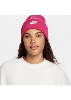 Czapka z szerokim ściągaczem Futura Nike Peak - Różowy ze sklepu Nike poland w kategorii Czapki zimowe damskie - zdjęcie 165369661