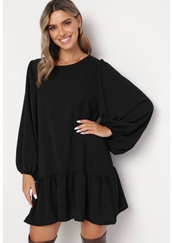 Czarna Trapezowa Sukienka Mini Oversize z Okrągłym Dekoltem i Falbankami Birdola ze sklepu Born2be Odzież w kategorii Sukienki - zdjęcie 165388732