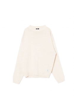 Cropp - Gładki kremowy sweter - kremowy ze sklepu Cropp w kategorii Swetry męskie - zdjęcie 165417023