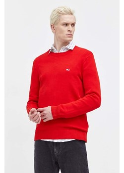 Tommy Jeans sweter bawełniany kolor czerwony DM0DM18370 ze sklepu ANSWEAR.com w kategorii Swetry męskie - zdjęcie 165431720