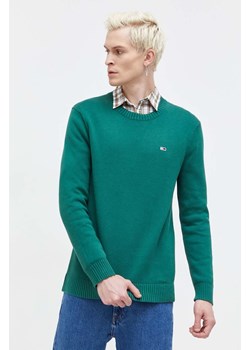 Tommy Jeans sweter bawełniany kolor zielony DM0DM18370 ze sklepu ANSWEAR.com w kategorii Swetry męskie - zdjęcie 165431730