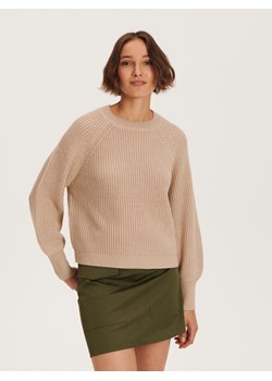 Reserved - Gładki sweter - beżowy ze sklepu Reserved w kategorii Swetry damskie - zdjęcie 165443141