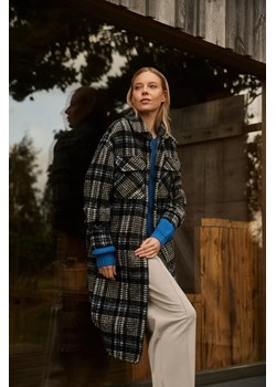 Długi płaszcz w kratę ze sklepu Moodo.pl w kategorii Płaszcze damskie - zdjęcie 165515750