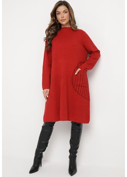 Czerwona Dzianinowa Sukienka Midi Ponczo w Trapezowym Stylu i z Ozdobną Kieszenią Thalorin ze sklepu Born2be Odzież w kategorii Sukienki - zdjęcie 165517622