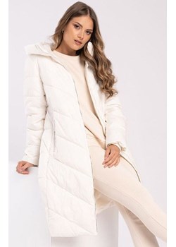 Długi pikowany płaszcz z paskiem biały J-Alpina, Kolor biały, Rozmiar L, Volcano ze sklepu Primodo w kategorii Płaszcze damskie - zdjęcie 165532624