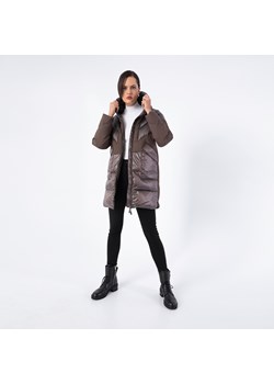 Damski płaszcz puchowy z łączonych materiałów z kapturem beżowy ze sklepu WITTCHEN w kategorii Płaszcze damskie - zdjęcie 165550194