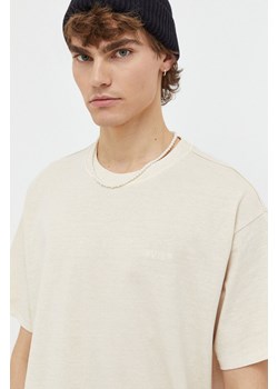 Levi&apos;s t-shirt bawełniany męski kolor beżowy gładki ze sklepu ANSWEAR.com w kategorii T-shirty męskie - zdjęcie 165580824