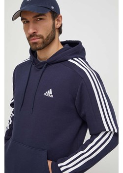 adidas bluza męska kolor granatowy z kapturem z aplikacją  IJ6473 ze sklepu ANSWEAR.com w kategorii Bluzy męskie - zdjęcie 165598831