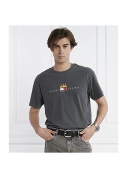 Tommy Jeans T-shirt LINEAR FIRE FLAG | Relaxed fit ze sklepu Gomez Fashion Store w kategorii T-shirty męskie - zdjęcie 165598930